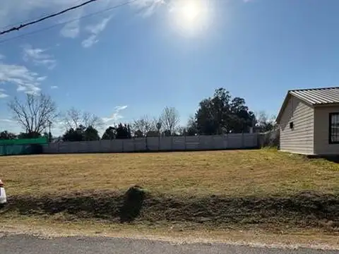 Venta lote 12x26 en Barrio las Casaurinas Pilar.