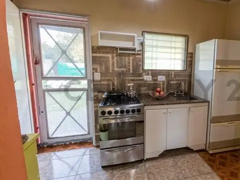 HERMOSA CASA CON AMPLIO PATIO EN ARTURO SEGUÍ