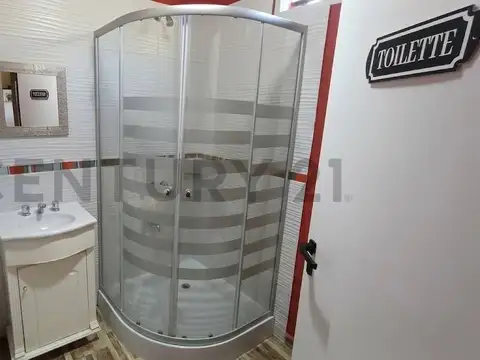 HERMOSA CASA CON AMPLIO PATIO EN ARTURO SEGUÍ