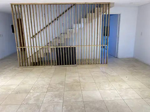 Casa en Alquiler con 1 cochera