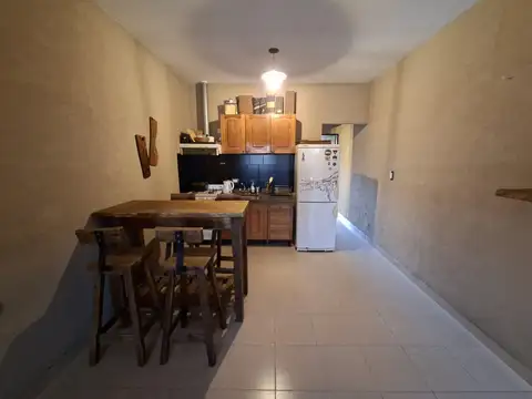 ALQUILER - 2 AMBIENTES - CON COCHERA Y PATIO