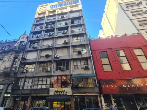 OFICINA CÉNTRICA CON BALCÓN AL FRENTE