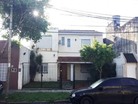 Fleming al 2800 entre Almafuerte y Navarro