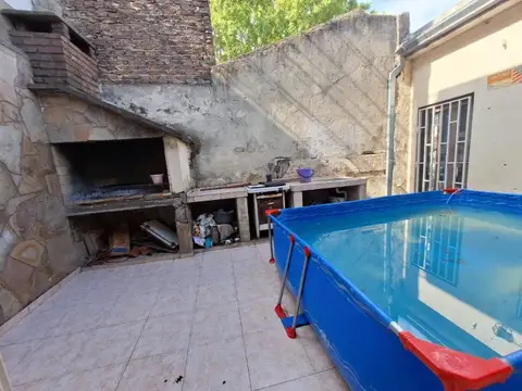 ITALIA 3518  CASA 3 DORMITORIOS. GARAGE.