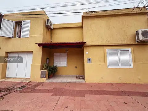 Amplia casa de 3 dormitorios y pileta - Apta crédito