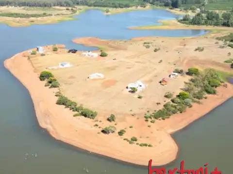 LOTE SOBRE LAGO - COSTA DEL OMBÚ