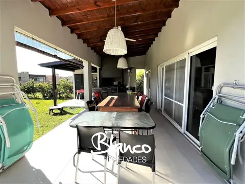 Casa 4 ambientes con 3 baños