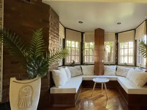 Casa en Venta con 4 cocheras