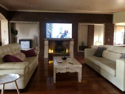 Casa 5 ambientes con 3 baños