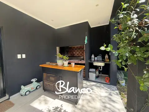 Casa en Alquiler con 1 cochera