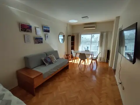 Monoambiente con balcón amoblado