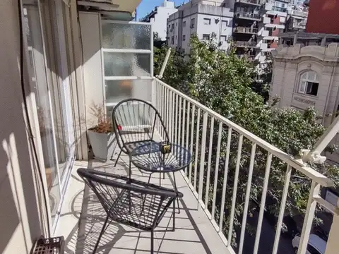 Monoambiente con balcón amoblado