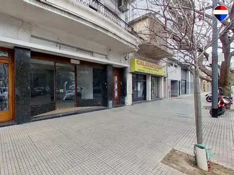 VENTA EXCELENTE LOCAL, SÓTANO Y VIVIENDA