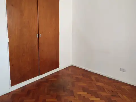 SEMIPISO DE 3 AMBIENTES CON BALCON- PISO 10º- OLIVOS