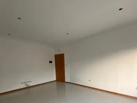 Coronel Ramón Lorenzo Falcón 6600, Piso 1