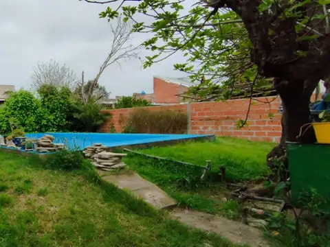 VENTA CASA A REFACCIONAR CON TERRENO VILLA DE MAYO