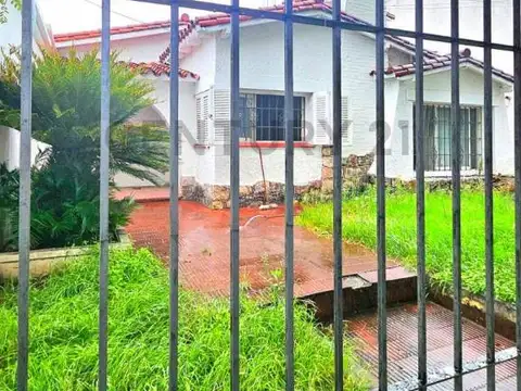 HERMOSA CASA PARA OFICINAS O VIVIENDA EN AV FUERZA AEREA 3 DORMITORIOS