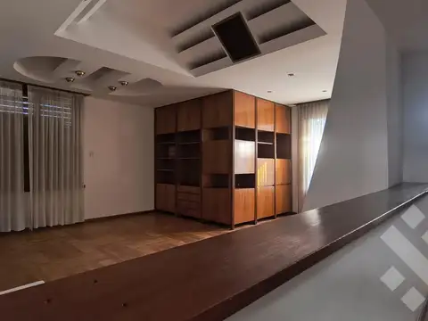 Casa 15 ambientes con 5 baños