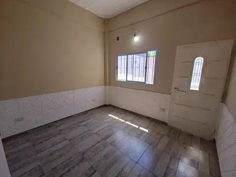 Excelente departamento a  3 cuadras de Ruta N°3 con patio