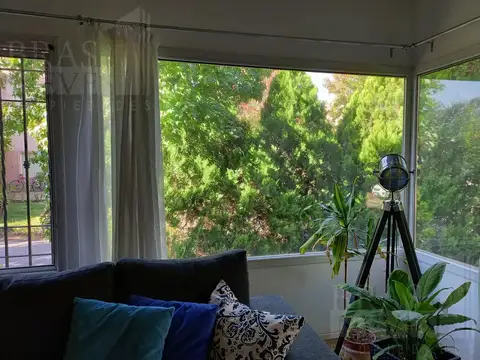Casa en Alquiler con 2 cocheras