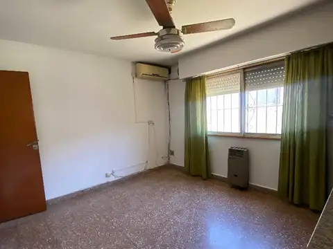 Casa en Alquiler con 2 cocheras