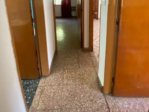Casa 5 ambientes con 1 baño
