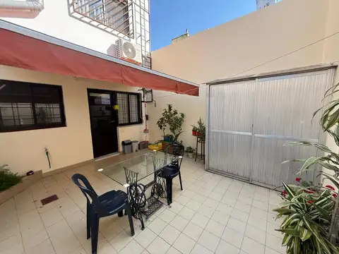 Venta| Casa 4 ambientes con patio| Saavedra