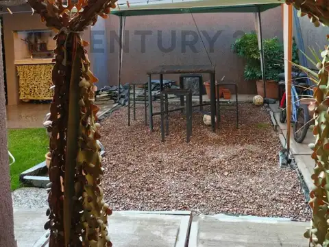 VENTA DUPLEX CON GRAN 2 PATIOS -