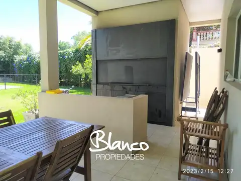 Casa 5 ambientes con 4 baños