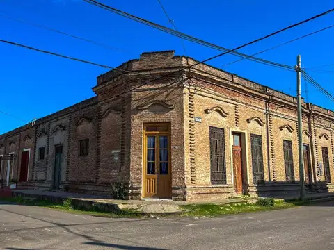 Casa a refaccionar en Victoria