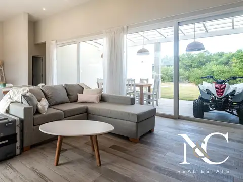 Casa 4 ambientes con 2 baños