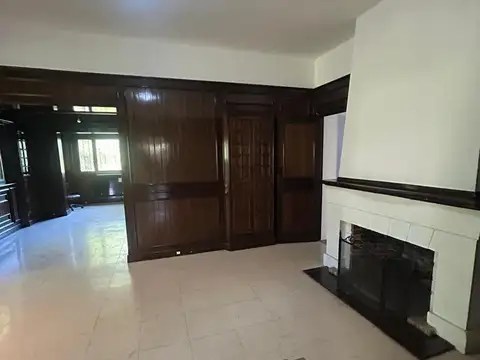 Casa en Venta con 3 cocheras
