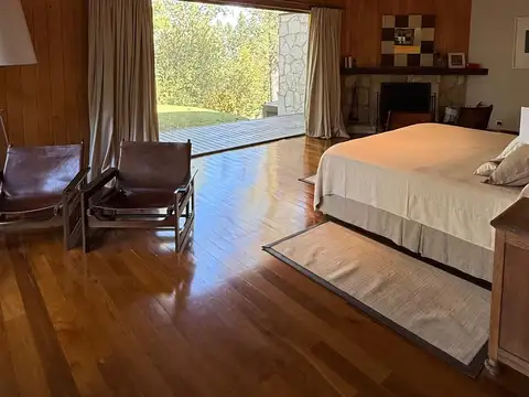 Casa 5 ambientes con 4 baños
