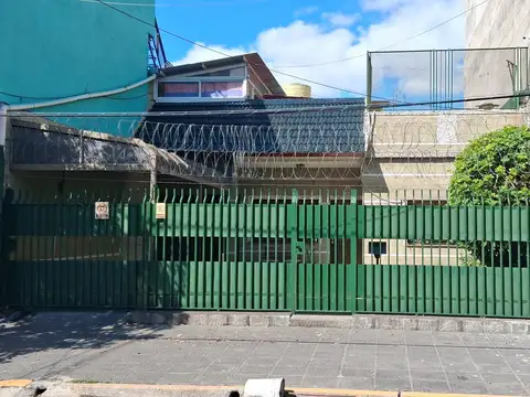 "EXCELENTE UBICACION"   "IDEAL EMPRENDIMIENTO TEXTIL " CASA EN VENTA  (M. THOMPSON Y B. PAZOS TERRENO 11 X40   (V. CELINA)