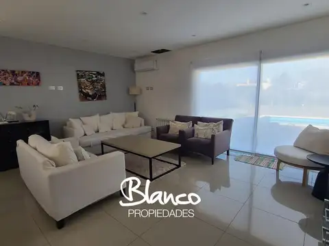 Casa en Alquiler Temporal con 2 cocheras