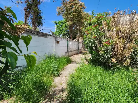 Venta o alquiler Terreno de 8.66 x 27m con casa 3 amb  y 2 locales