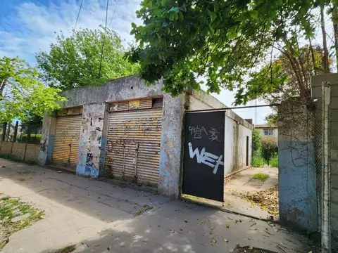 Venta o alquiler Terreno de 8.66 x 27m con casa 3 amb  y 2 locales