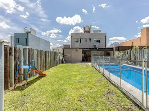Venta casa 5 ambientes con pileta Parque Leloir