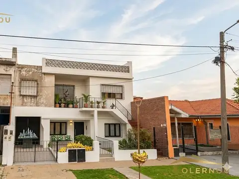 Casa tipo PH, 4 ambientes gran fondo, cochera, financiación