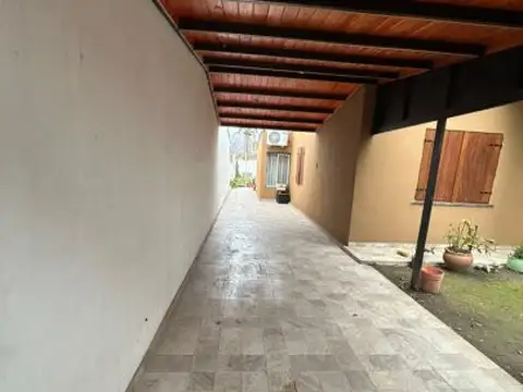 Casa 5 ambientes con 1 baño