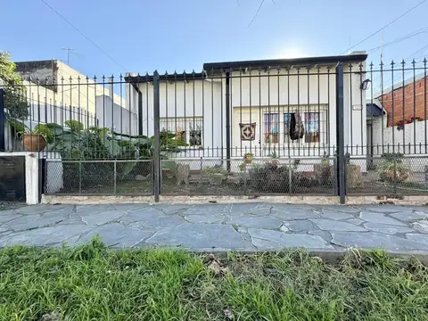 Dos casas de 3 y 4 ambientes en planta baja