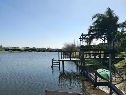 Casa en Venta con 4 cocheras
