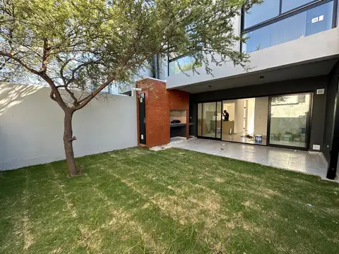 Venta de Duplex en Solares de Manantiales - 3 dormitorios - 2 baños