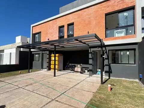 Venta de Duplex en Solares de Manantiales - 3 dormitorios - 2 baños