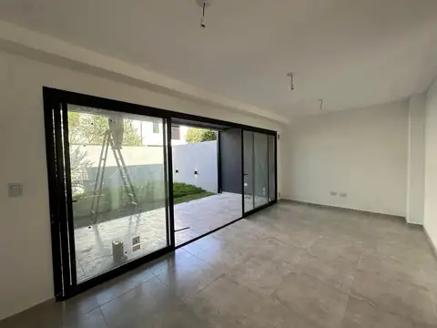 Casa 5 ambientes con 2 baños