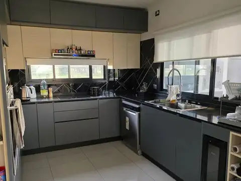 Casa en venta - 3 Dormitorios 3 Baños - General Rodriguez