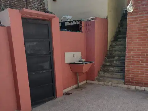 Casa 2 ambientes con 1 baño