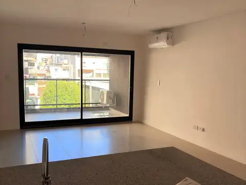 Felipe Vallese 1900, Piso 4