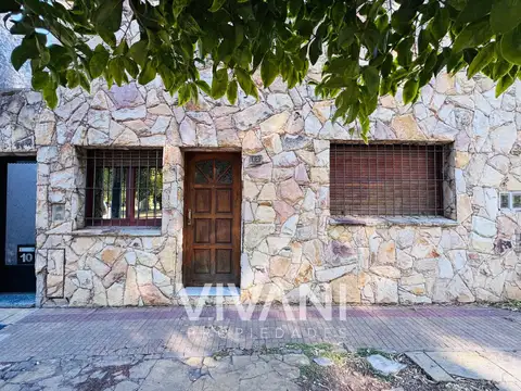 CASA 72 E/ 119 Y 120  2 DORM + PATIO. VIVANI PROPIEDADES
