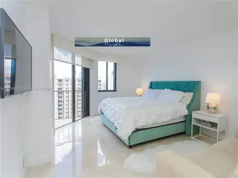 Departamento 5 ambientes con 4 baños